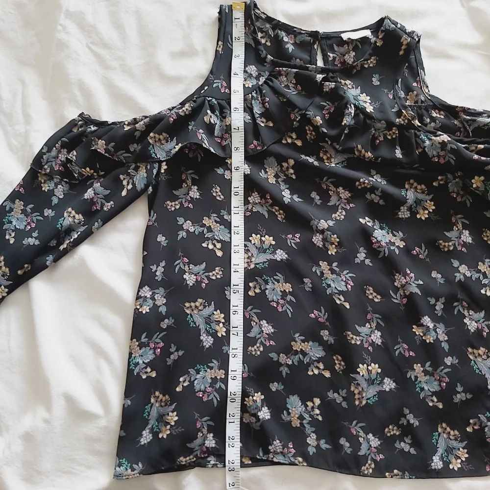 ✨Floral Nordstrom Cold Shoulder Top - Picture 15 of 15